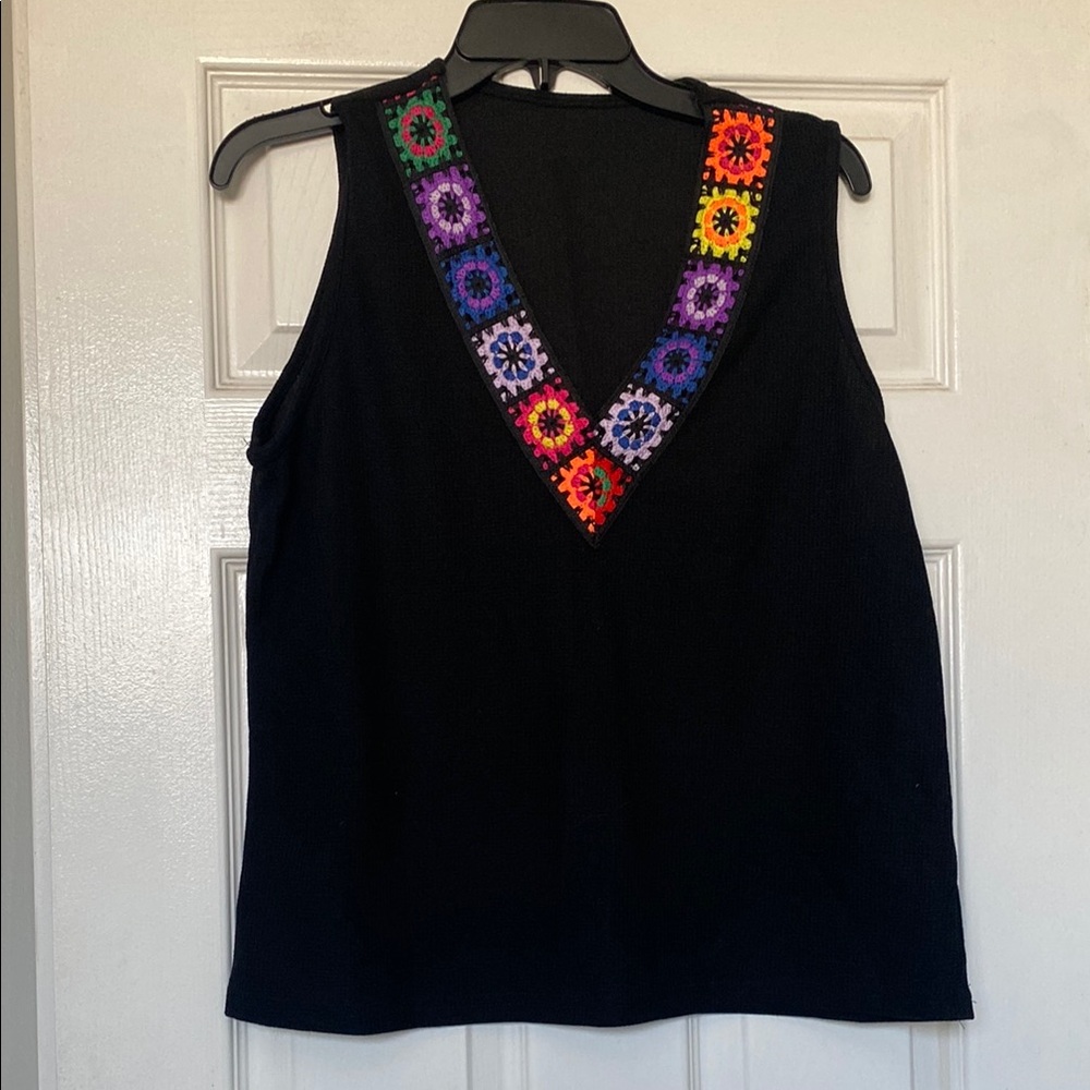 Cupshe Black and Purple Sleeveless Tank Top with Floral Embroidery